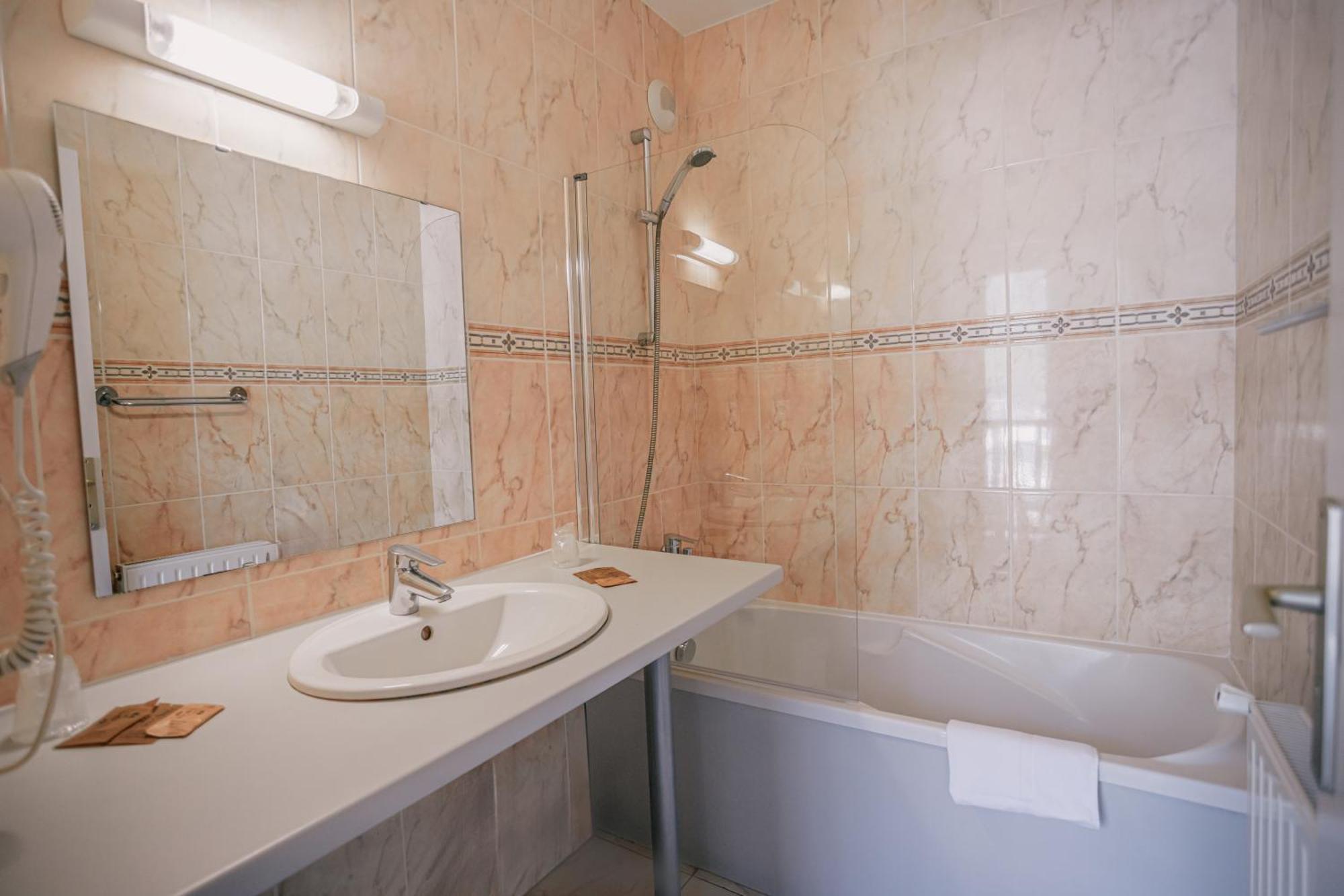 Hotel Le Montaigu Luz-Saint-Sauveur Eksteriør billede